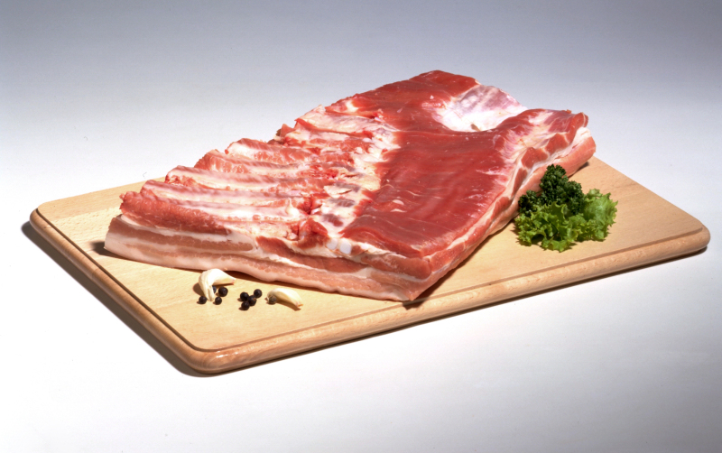 Schweine Bauchfleisch ohne Knochen mit Schwarte Schweine Bauchfleisch ohne Knochen mit Schwarte