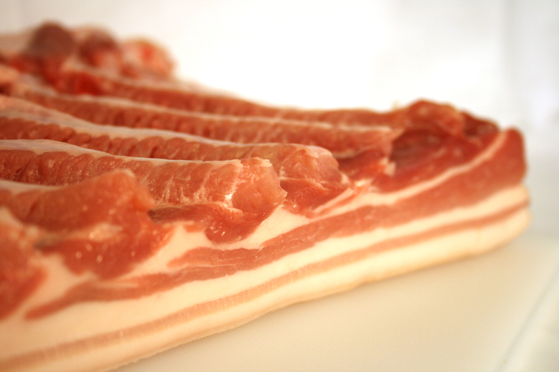 Schweine Bauchfleisch ohne Knochen mit Schwarte